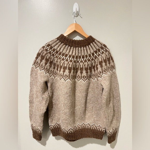 Hand-Knit Fair Isle 100% Wool sweater - Picture 5 of 6